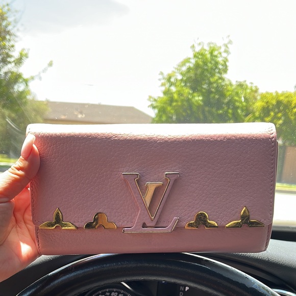 🎀FINAL PRICE🎀LOUIS VUITTON CAPUCINES PINK WALLET - Picture 2 of 8